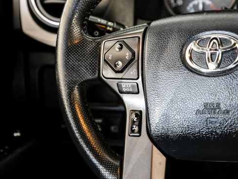 Used 2018 Toyota Tacoma TRD Sport w/ Technology Package image 15