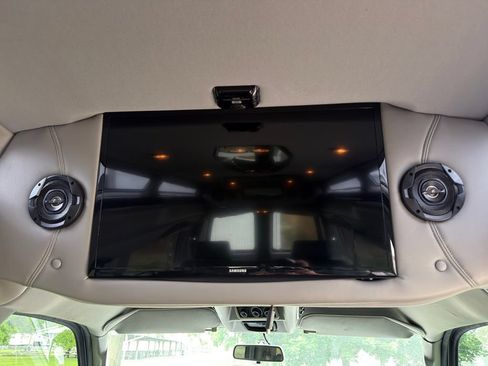 Used 2018 GMC Savana 3500 Extended RWD image 5