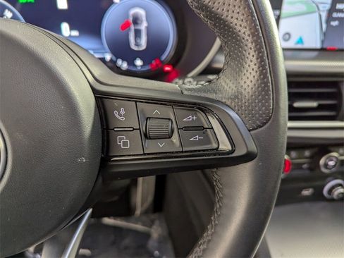 Used 2024 Alfa Romeo Stelvio Ti image 23