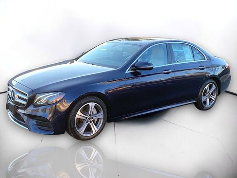 Used 2017 Mercedes-Benz E 300 4MATIC image 2