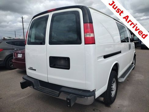 Used 2018 Chevrolet Express 2500 w/ Driver Convenience Package image 10