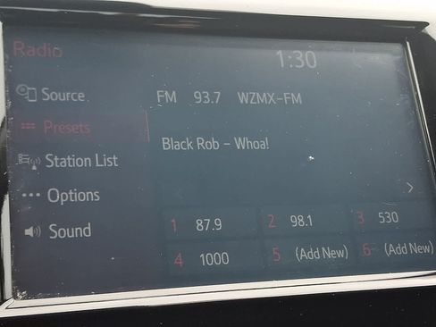 Used 2019 Toyota Camry SE FWD image 18