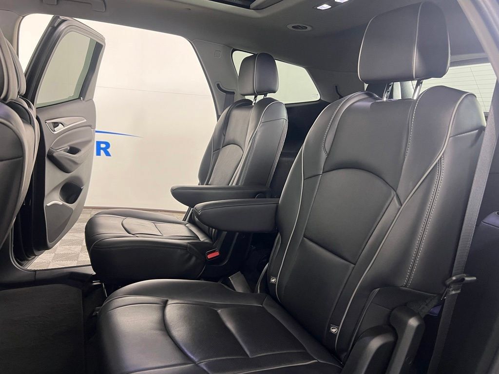 Used 2019 Buick Enclave Avenir w/ Avenir Technology Package AWD/4WD image 17