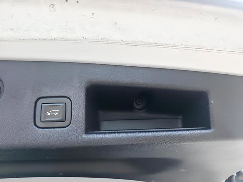 Used 2018 Chevrolet Equinox LT w/ Sun & Infotainment Package image 8