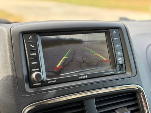 Used 2013 Dodge Grand Caravan Crew FWD image 24