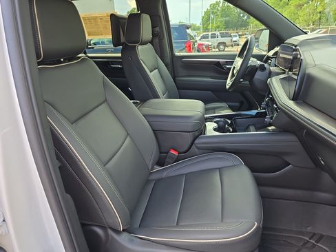 Used 2025 Chevrolet Tahoe Premier AWD/4WD image 10
