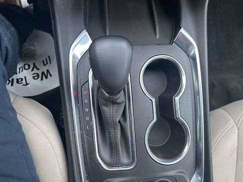 Used 2023 Chevrolet Traverse LT image 28