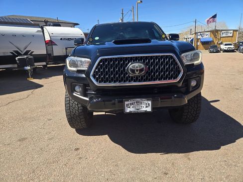 Used 2018 Toyota Tacoma TRD Sport w/ Technology Package image 2