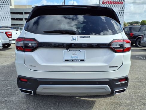 Certified 2025 Honda Pilot Touring image 24