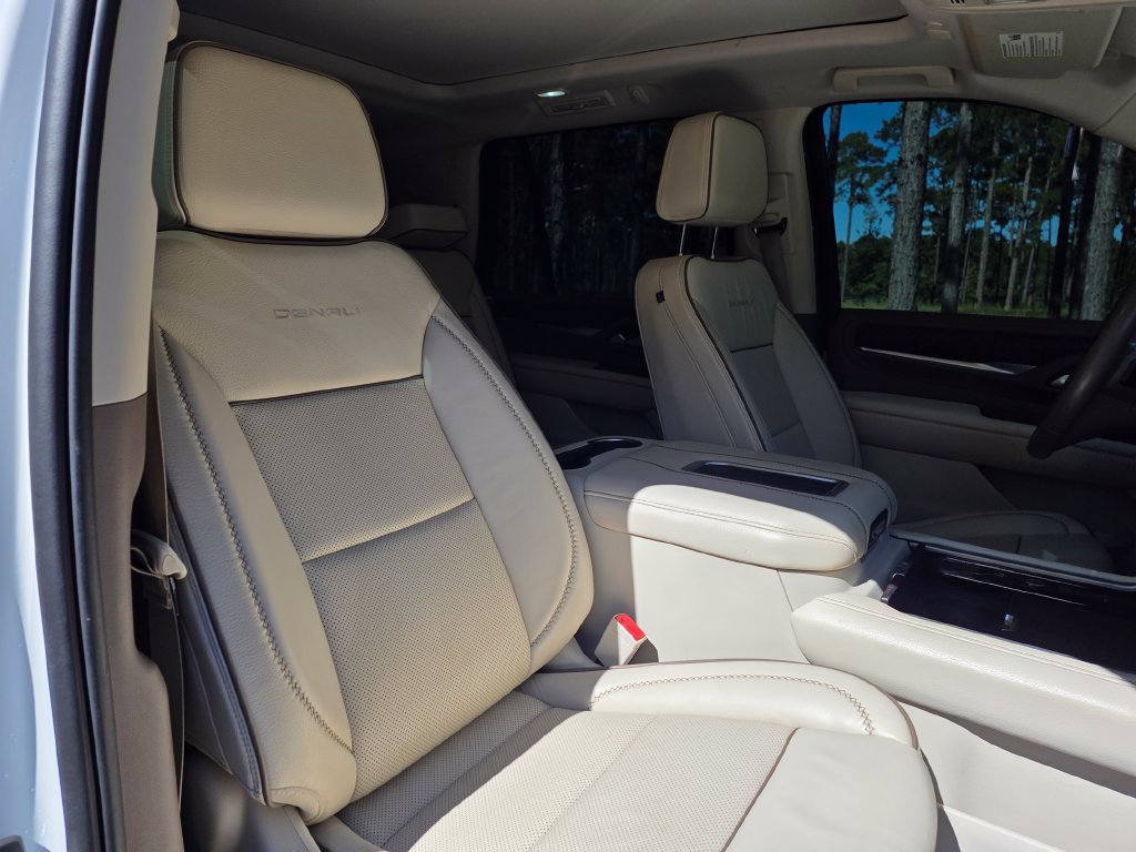 Used 2022 GMC Yukon Denali RWD image 29