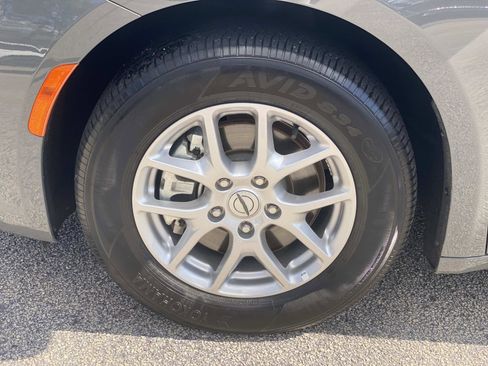 Certified 2025 Chrysler Pacifica Select image 12