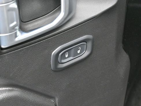 Used 2021 Jeep Gladiator Willys image 11