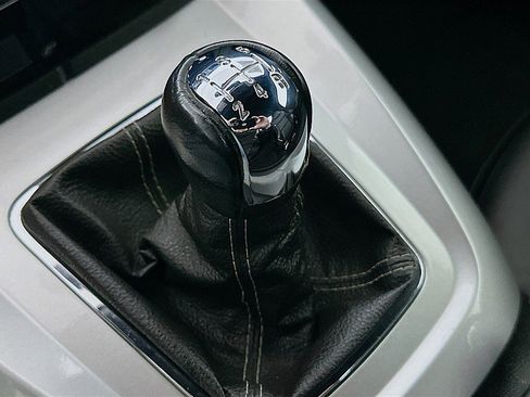 Used 2008 Saturn Sky w/ Premium Trim Package image 17