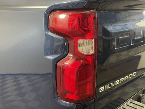 Used 2022 Chevrolet Silverado 1500 Custom w/ Safety Confidence Package RWD image 8