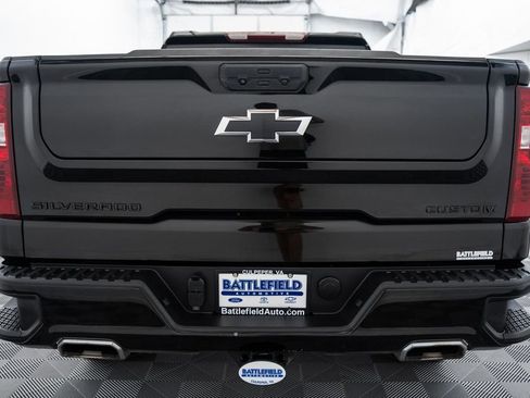 Used 2023 Chevrolet Silverado 1500 Custom Trail Boss w/ Midnight Edition AWD/4WD image 6