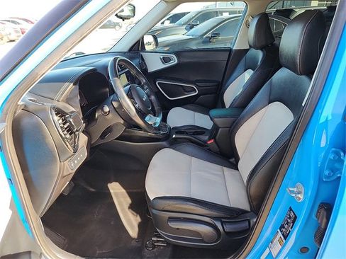 Used 2023 Kia Soul GT-Line image 11