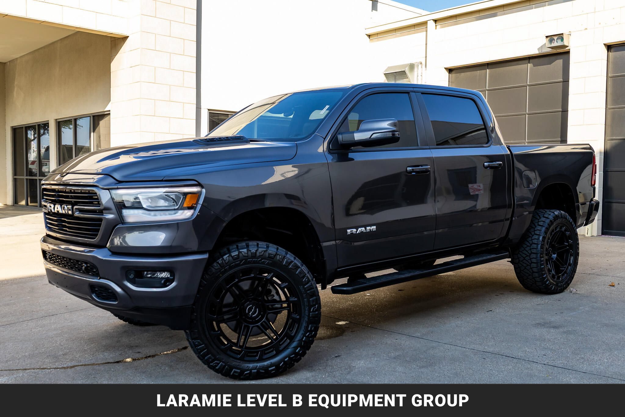 Used 2023 RAM 1500 Laramie AWD/4WD image 5