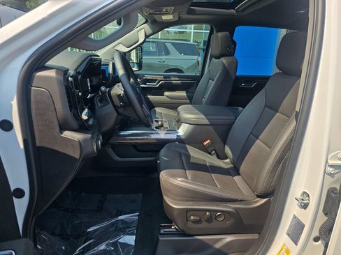 Used 2025 Chevrolet Silverado 2500 LTZ w/ LTZ Plus Package AWD/4WD image 22