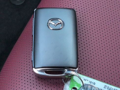 New 2026 MAZDA MAZDA3 Hatchback w/Premium Plus Pkg image 28