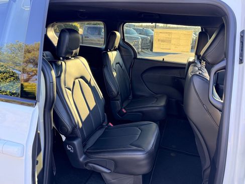 New 2026 Chrysler Pacifica Select w/ S Appearance Package FWD image 21