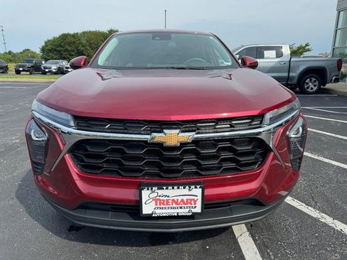Used 2024 Chevrolet Trax LS w/ LS Convenience Package FWD image 9