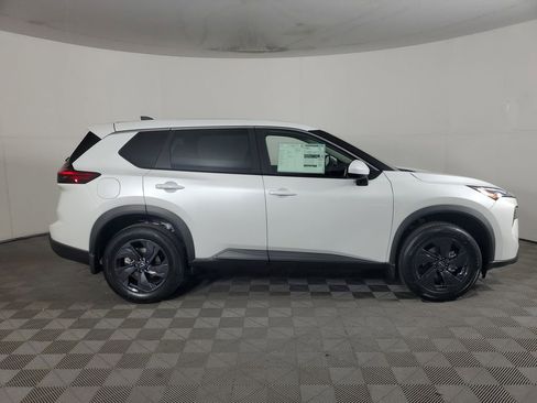 New 2026 Nissan Rogue SV FWD image 3