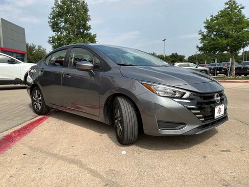 Used 2025 Nissan Versa SV FWD image 4