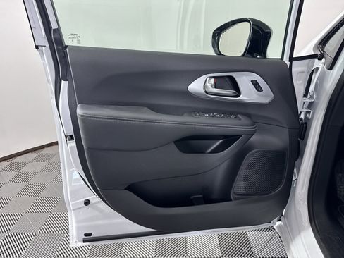 New 2026 Chrysler Pacifica Limited w/ S Appearance Package image 25