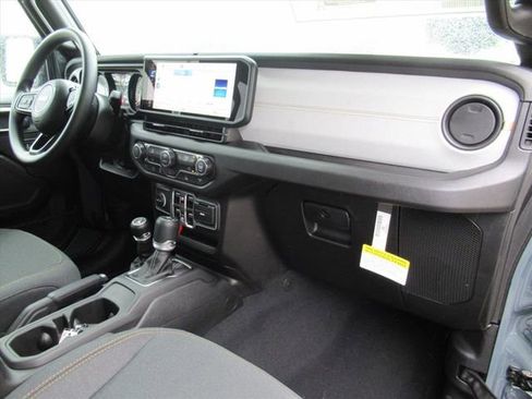 New 2026 Jeep Gladiator Sport AWD/4WD image 11