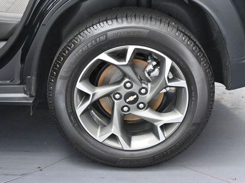 Used 2024 Chevrolet Trax LT w/ Sunroof Package FWD image 33