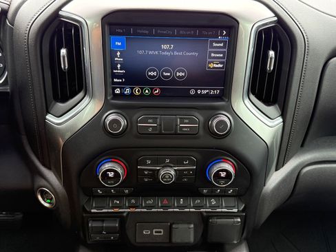 Used 2020 Chevrolet Silverado 1500 LTZ AWD/4WD image 18
