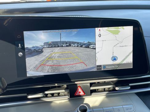 Used 2025 Hyundai Elantra Limited image 24