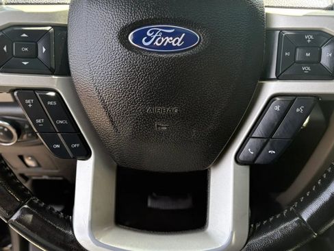 Used 2017 Ford F250 Lariat w/ Lariat Value Package AWD/4WD image 18