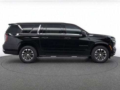Used 2025 Chevrolet Suburban LT w/ Comfort Package RWD image 8