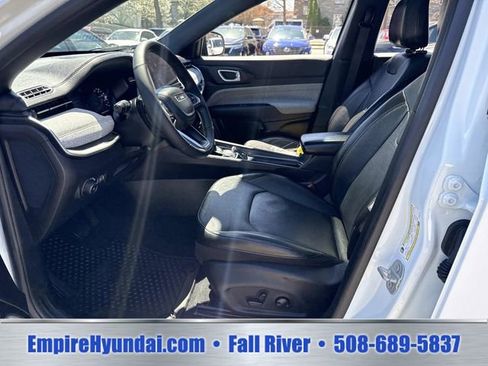 Used 2023 Jeep Compass Latitude w/ Sun and Sound Group AWD/4WD image 20