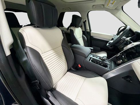 New 2026 Land Rover Discovery Limited Edition image 14