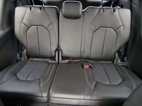 New 2026 Chrysler Pacifica Select AWD/4WD image 16