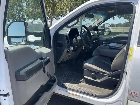 Used 2018 Ford F550 4x4 Regular Cab Super Duty image 5