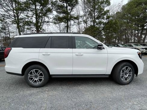 New 2026 Ford Expedition Active image 2