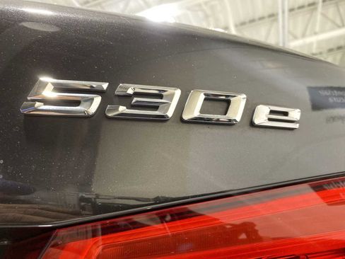 Used 2019 BMW 530e xDrive w/ Convenience Package image 7