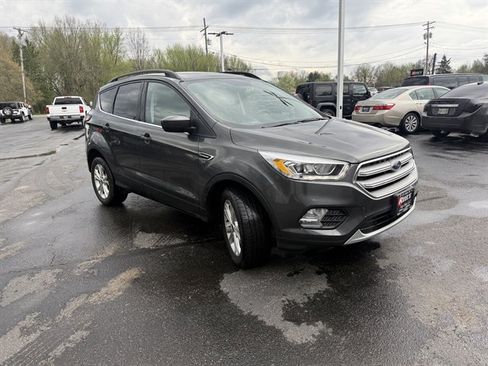 Used 2018 Ford Escape SEL image 3