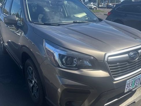 Used 2019 Subaru Forester Premium AWD/4WD image 7