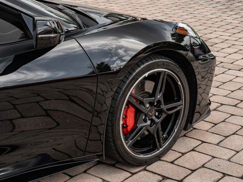 Used 2021 Chevrolet Corvette Stingray Premium Cpe w/ Z51 Performance Package RWD image 13