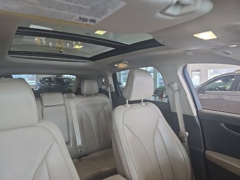 Used 2022 Lincoln Nautilus Reserve image 38