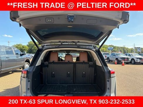 Used 2024 Nissan Pathfinder Platinum FWD image 10