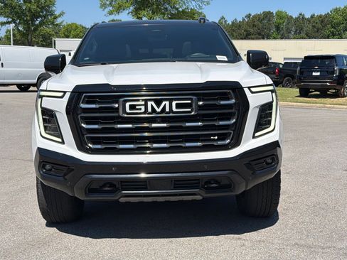 Used 2025 GMC Yukon XL AT4 w/ AT4 Premium Package AWD/4WD image 6