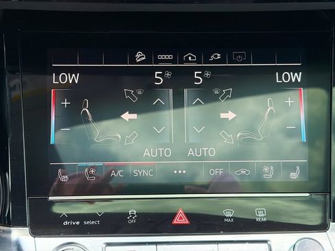 Used 2024 Audi Q8 e-tron Premium Plus w/ Premium Plus Package AWD/4WD image 33