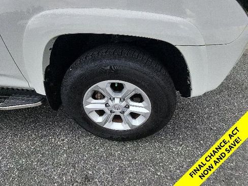 Used 2018 Toyota 4Runner SR5 Premium RWD image 16