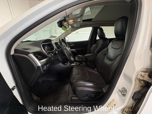 Used 2018 Jeep Cherokee Trailhawk AWD/4WD image 12