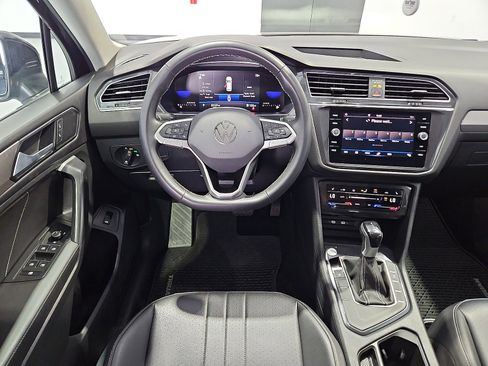 Certified 2024 Volkswagen Tiguan SE FWD image 14